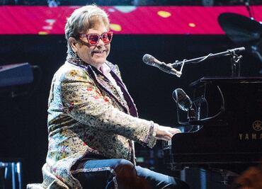 Elton John da positivo a Covid-19; suspende conciertos en Estados Unidos