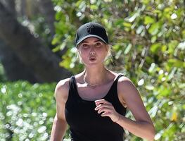 Captan a Ivanka Trump ejercitándose con leggings negros en Miami