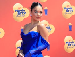 Vanessa Hudgens y el minivestido de velo con el que conquistó los MTV