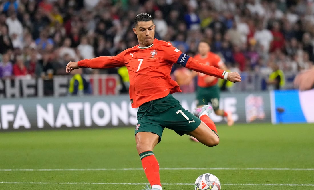 Nations League. España se rinde ante Cristiano Ronaldo: “Es un ejemplo, un ídolo, una leyenda viva” (AP Photo/Matthias Schrader)