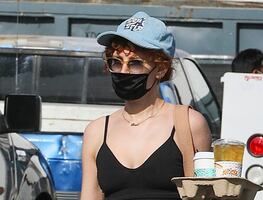 Hija de Demi Moore se luce con bralette y leggings transparentes en LA