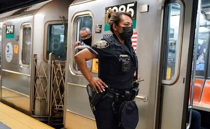 Alcalde de Nueva York anuncia plan para sacar a los vagabundos del metro