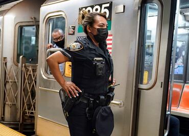 Alcalde de Nueva York anuncia plan para sacar a los vagabundos del metro