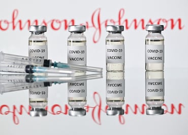 EMA ve "posible vínculo" entre vacuna de j&j con coágulos, pero avala su uso