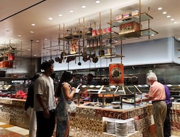 Bacchanal en el Caesars Palace: así es y esto cuesta el buffet más famoso y grande de Las Vegas