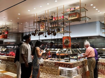 Bacchanal en el Caesars Palace: así es y esto cuesta el buffet más famoso y grande de Las Vegas