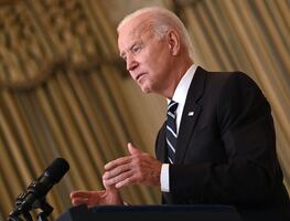 Ómicron es motivo de preocupación pero no de pánico: Biden