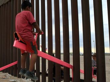 Un sube y baja para unir la frontera entre México y Estados Unidos