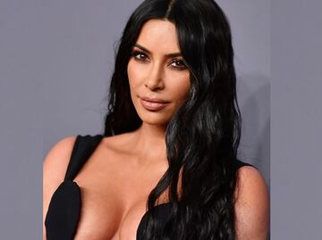 Kim Kardashian presume curvas con look de ‘serpiente’