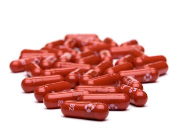 Reino Unido avala primer medicamento contra Covid. ¿Cuánto costará?