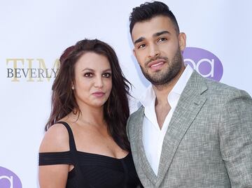 Britney Spears presume ajustado minivestido negro en Los Ángeles