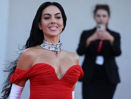 Georgina Rodríguez delinea sus curvas con minivestido ajustado para celebrar su cumpleaños