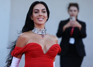 Georgina Rodríguez delinea sus curvas con minivestido ajustado para celebrar su cumpleaños