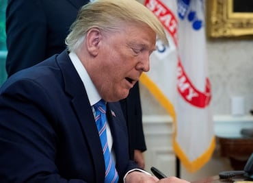 Trump firma ayuda para migrantes por 4 mil 600 mdd
