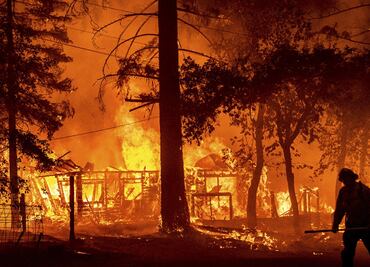 Más de 22 mil bomberos combaten 86 grandes incendios en EU