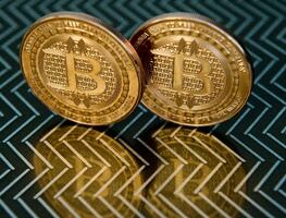 Bitcoin rompe barreras: Supera los 60,000 dólares y apunta a un nuevo máximo histórico