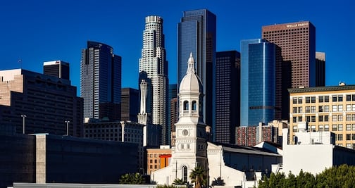Los Ángeles recibe la colorida exhibición arquitectónica ‘Serpentine Pavillion’ 