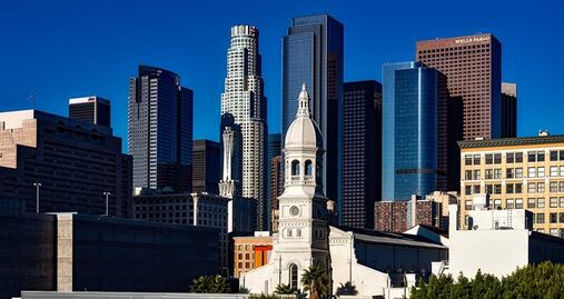 Los Ángeles recibe la colorida exhibición arquitectónica ‘Serpentine Pavillion’
