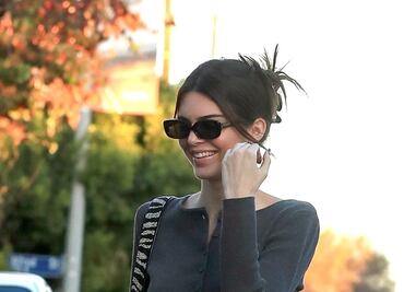 Kendall Jenner cautiva con cintura y top braless en West Hollywood