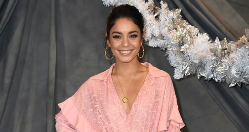 Vanessa Hudgens presume abdomen con atuendo deportivo