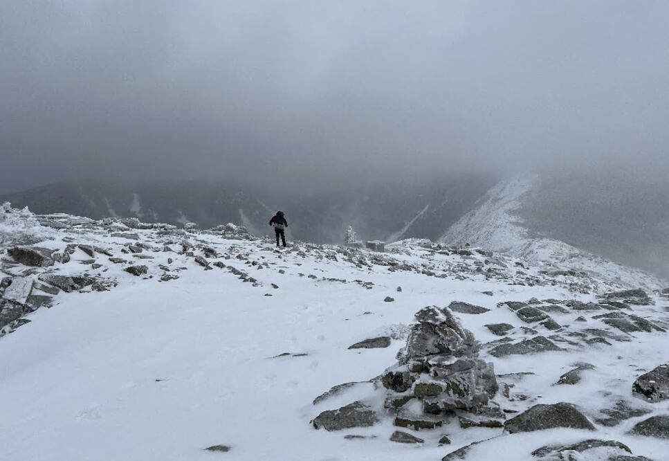 Tragedia en las Montañas Blancas: Montañista de la 'Triple Corona' Muere en Condiciones Extremas. Foto AP