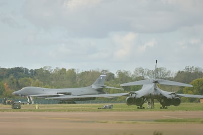 Irán niega vínculo con supuesto ataque terrorista a base de EU en Inglaterra; detienen a 5 británicos