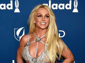 Britney Spears arrasa con diminuto bikini azul en la playa