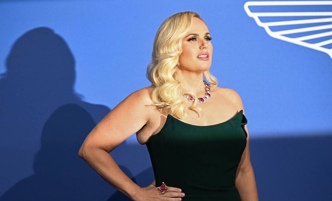 Rebel Wilson al llegar a la gala anual de amfAR en Cannes. Foto: AFP