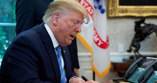 Nuevo duro golpe para Trump: un segundo denunciante sale a la luz