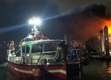 Yate de lujo de Marc Anthony se incendia en Miami