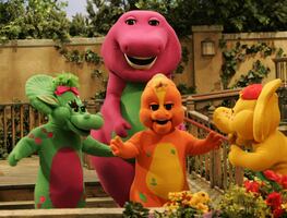 Amenazas de muerte y drogadicción; el lado oscuro de ‘Barney y sus amigos’