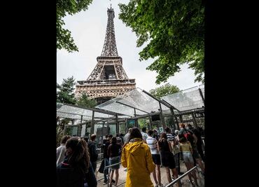 Video. La Torre Eiffel reabre al público tras ocho meses de cierre