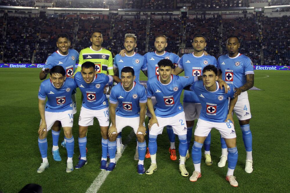 Pumas se enfrenta al imparable Cruz Azul con la esperanza de seguir en la pelea. (Photo by Victor Cruz / AFP)
