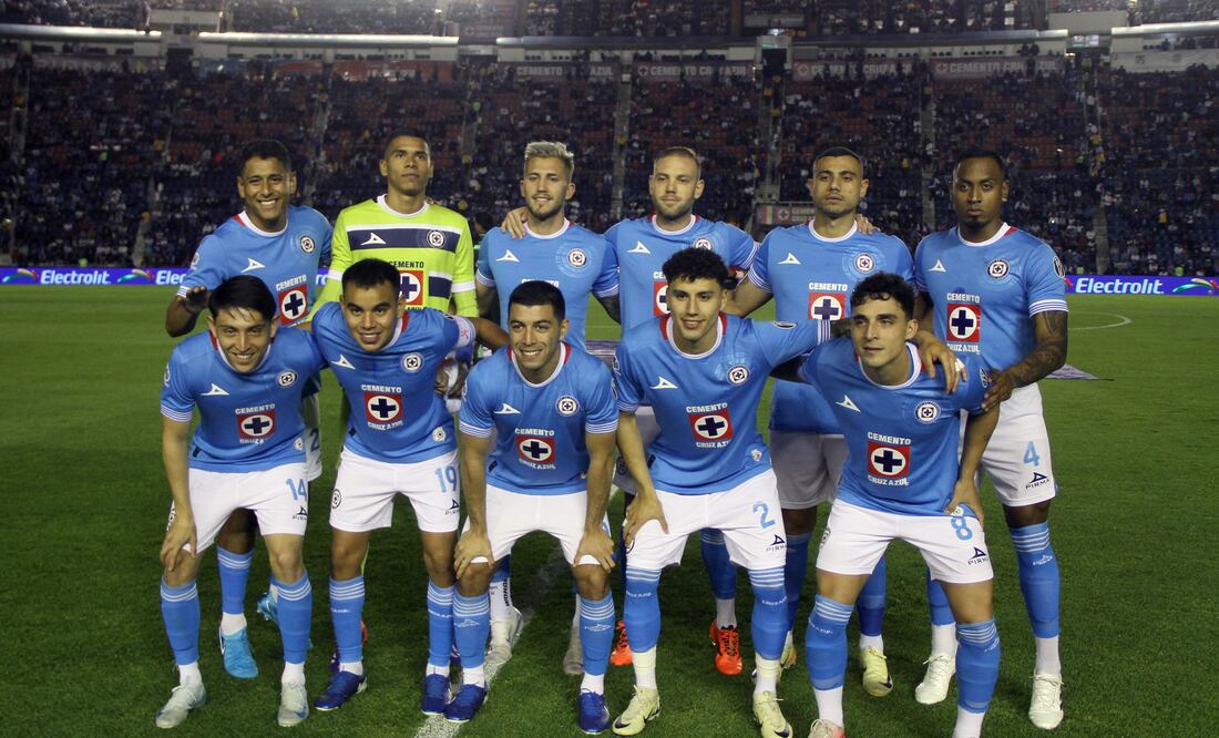 Pumas se enfrenta al imparable Cruz Azul con la esperanza de seguir en la pelea. (Photo by Victor Cruz / AFP)