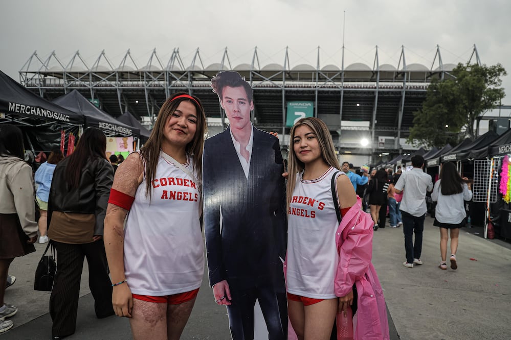 “Avisen que traen truco”: Fans de Harry Styles alertan por freebies con supuesta droga en conciertos de México. Foto: Gabriel Pano El Universal
