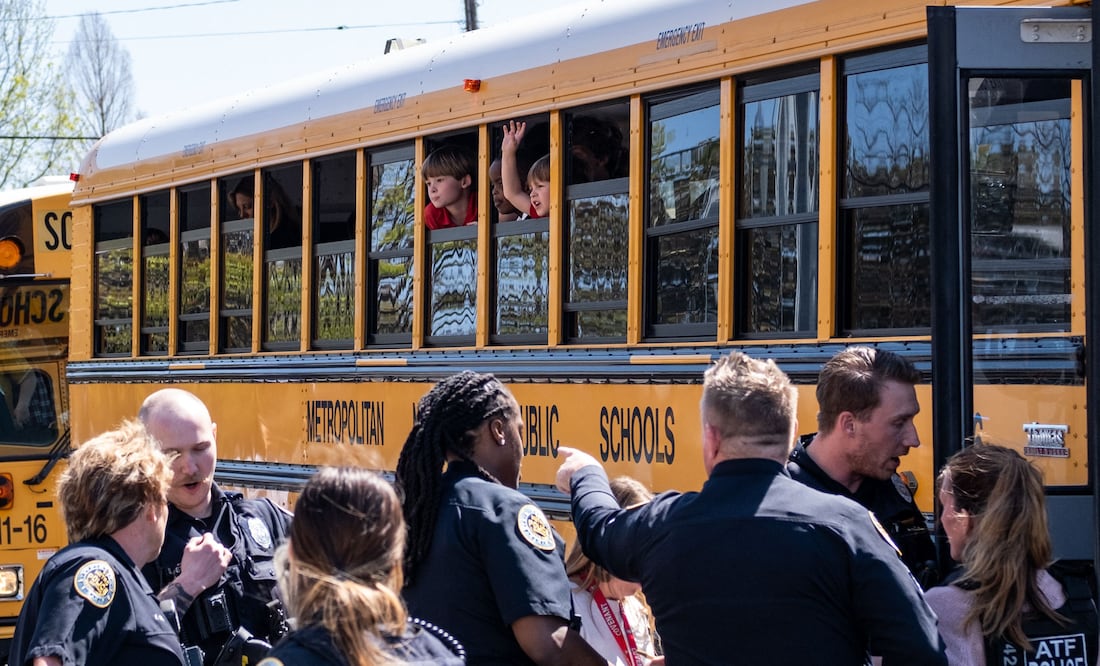 Una joven armada con "al menos" dos rifles de asalto y una pistola abrió fuego este lunes en un colegio de primaria de Nashville (AFP)