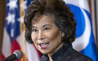 Secretaria de Transporte del Gobierno de Trump dimite tras asalto al Congreso