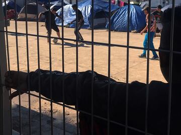 Estadounidense detenida en México dice volverá para dar regalos a migrantes