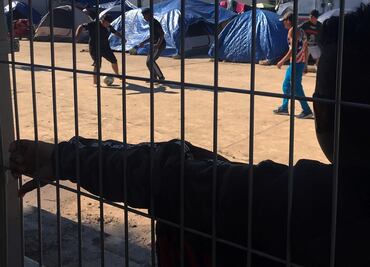 Estadounidense detenida en México dice volverá para dar regalos a migrantes