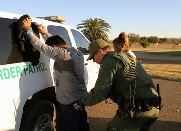 Redadas contra migrantes: Teléfonos de emergencia para pedir ayuda si corres riesgo