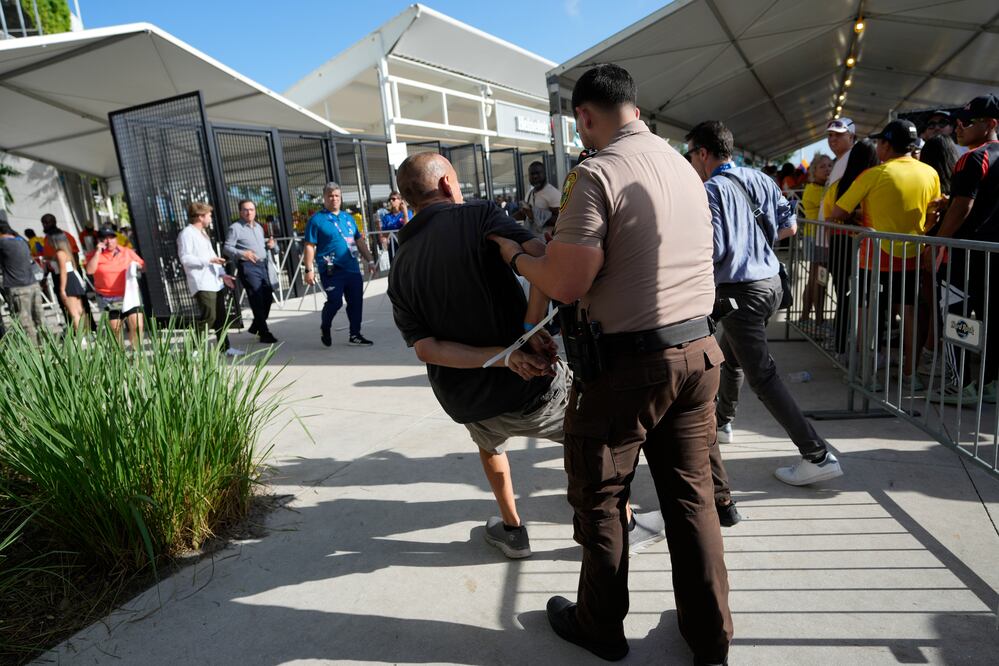 Copa América. 27 arrestos y 55 expulsados tras caos en el estadio Hard Rock de Miami  (AP Photo/Lynne Sladky)