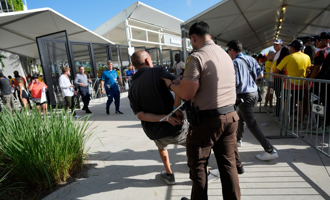 Copa América. 27 arrestos y 55 expulsados tras caos en el estadio Hard Rock de Miami  (AP Photo/Lynne Sladky)