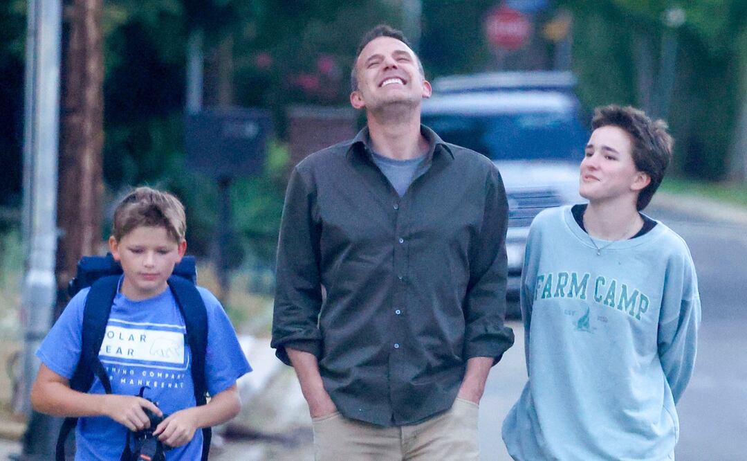 Ben Affleck luce más feliz sin Jennifer Lopez; así lo captaron con sus hijos. Backgrid/The Grosby Group Brentwood