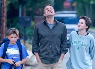 Ben Affleck luce más feliz sin Jennifer Lopez; así lo captaron con sus hijos