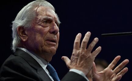 Mario Vargas Llosa es hospitalizado por complicaciones de Covid-19