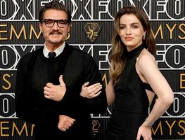 Ella es Lux, la hermana de Pedro Pascal que deslumbró en los Emmys 2024 con espectacular vestido negro