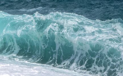Ola se adentra en la tierra y deja 6 heridos en Miami Beach