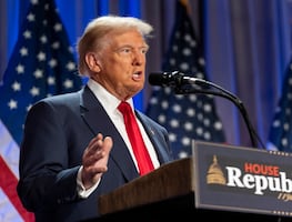 Trump contempla sustituir periodistas tradicionales por blogueros afines en la Casa Blanca