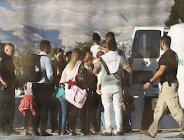 Denuncian revisión íntima en puestos de la frontera México-Estados Unidos