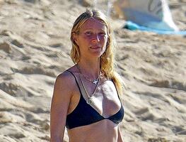 El microbikini con el que Gwyneth Paltrow recibió el 2023 en Barbados